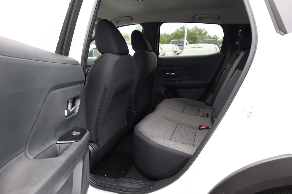 Nissan Kicks Vehicle Image 21