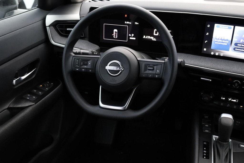 Nissan Kicks Vehicle Image 23