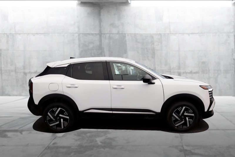 Nissan Kicks Vehicle Full-screen Gallery Image 5