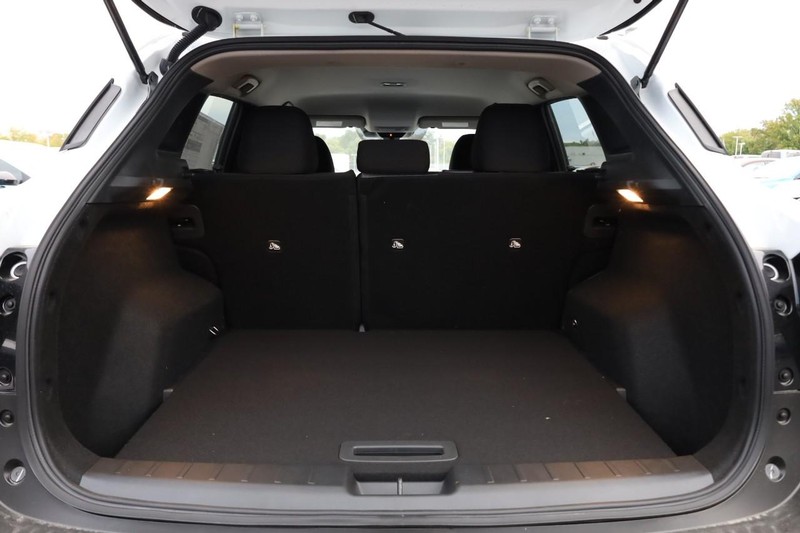 Nissan Kicks Vehicle Full-screen Gallery Image 7