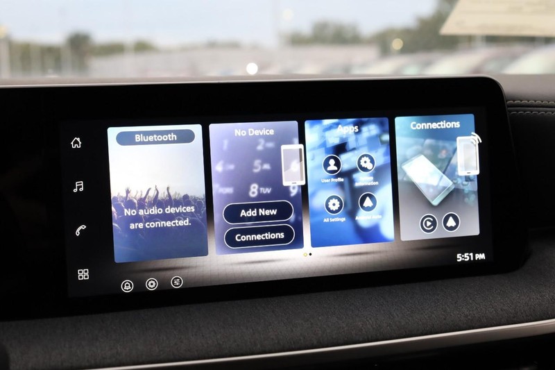 Nissan Kicks Vehicle Full-screen Gallery Image 11