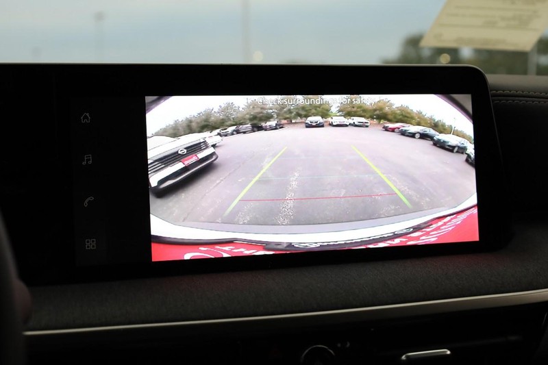 Nissan Kicks Vehicle Full-screen Gallery Image 12