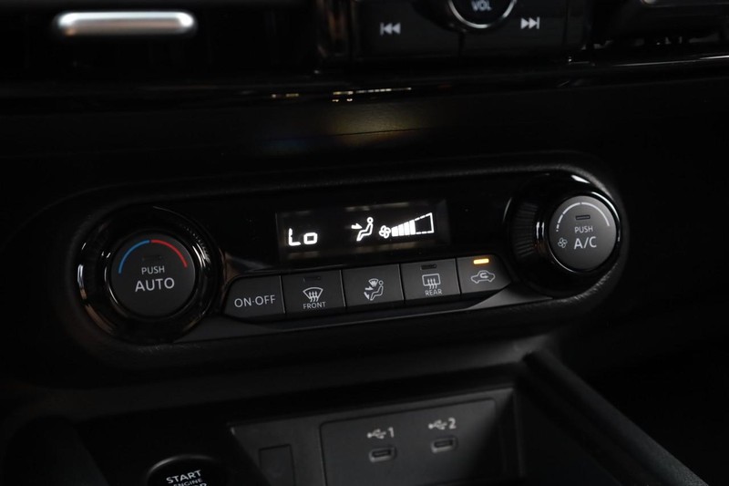 Nissan Kicks Vehicle Full-screen Gallery Image 14