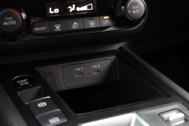 Nissan Kicks Vehicle Full-screen Gallery Image 15