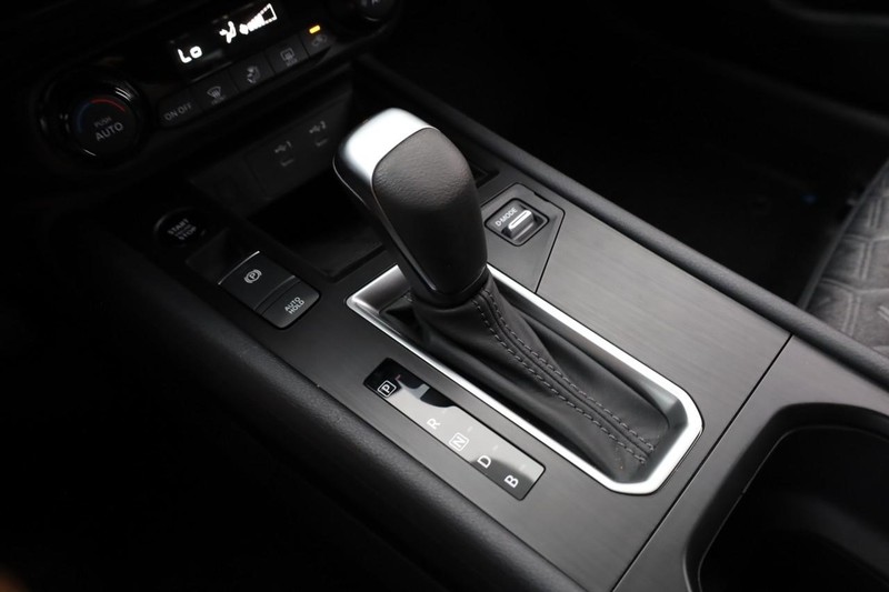 Nissan Kicks Vehicle Full-screen Gallery Image 16