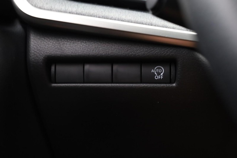 Nissan Kicks Vehicle Full-screen Gallery Image 19