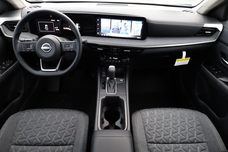 Nissan Kicks Vehicle Full-screen Gallery Image 22