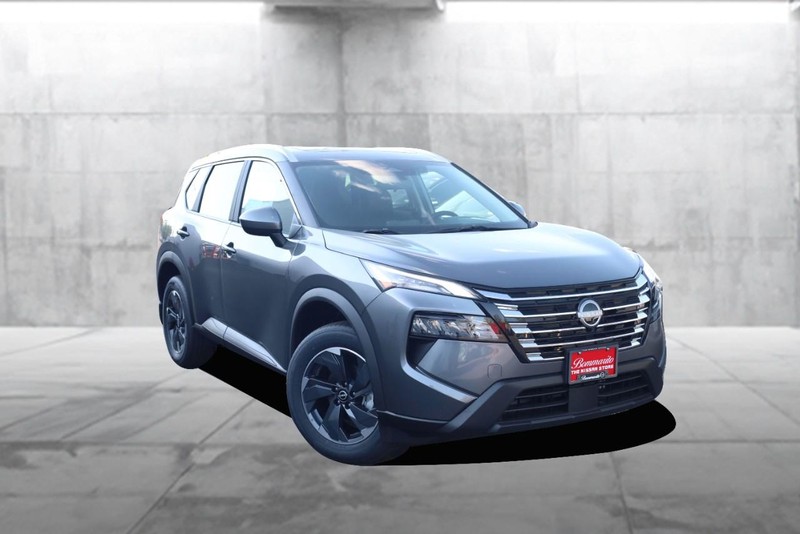 Nissan Rogue Vehicle Full-screen Gallery Image 2