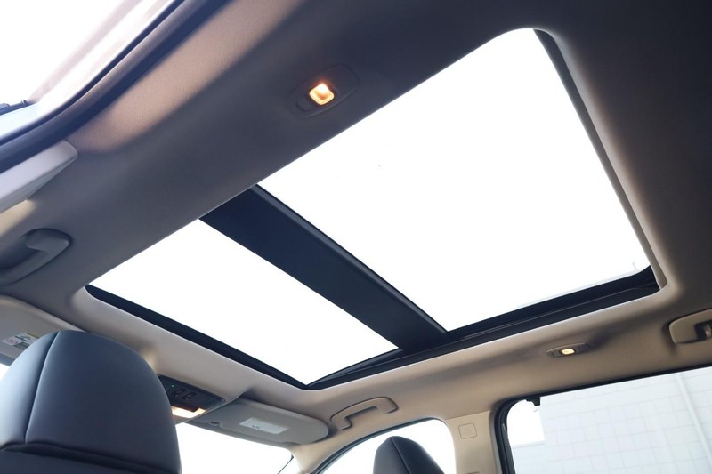 Nissan Rogue Vehicle Full-screen Gallery Image 9