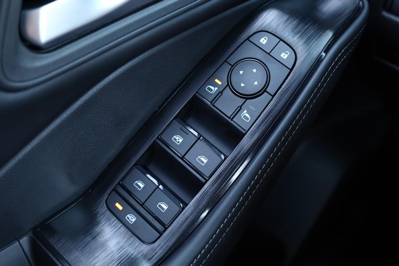 Nissan Rogue Vehicle Full-screen Gallery Image 19