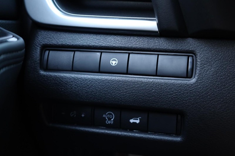 Nissan Rogue Vehicle Full-screen Gallery Image 20