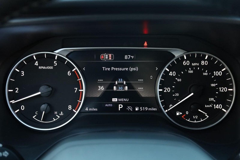 Nissan Rogue Vehicle Full-screen Gallery Image 12