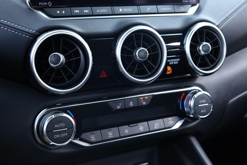 Nissan Sentra Vehicle Full-screen Gallery Image 13