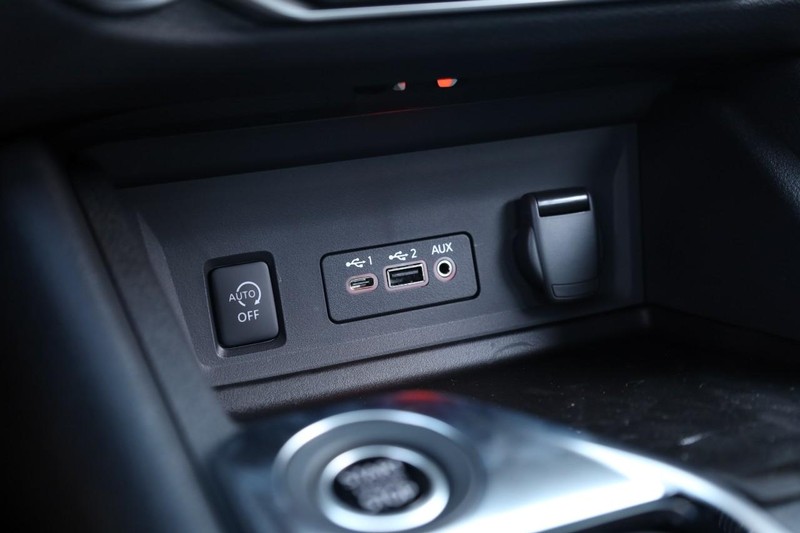 Nissan Sentra Vehicle Full-screen Gallery Image 14