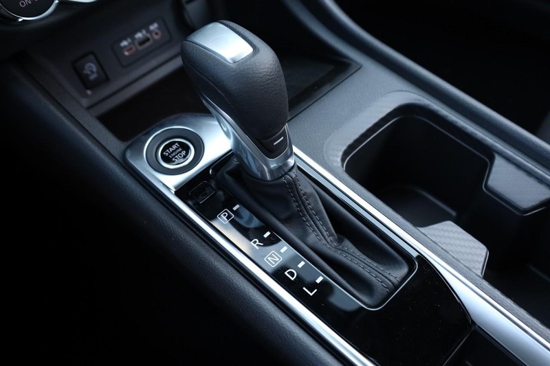 Nissan Sentra Vehicle Full-screen Gallery Image 15