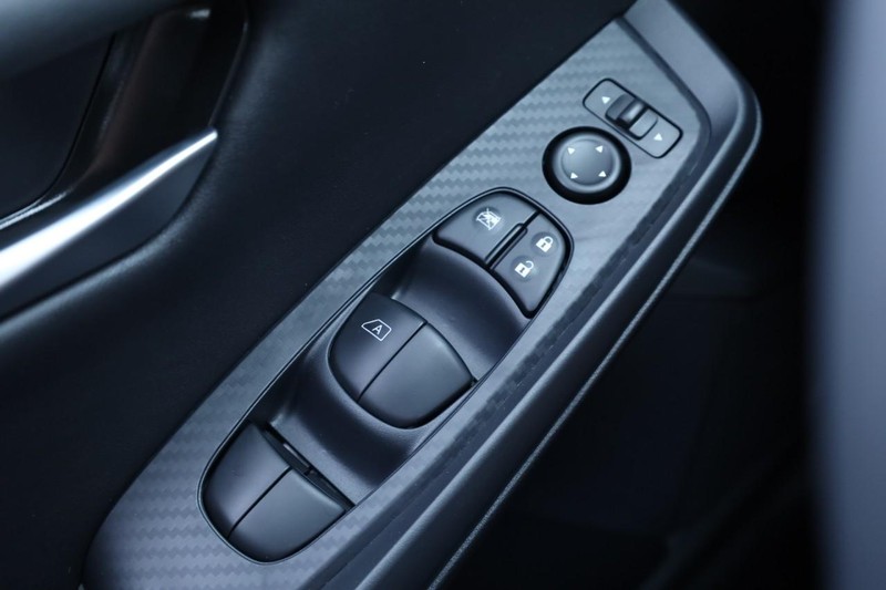 Nissan Sentra Vehicle Full-screen Gallery Image 17