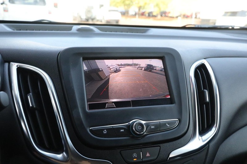 Chevrolet Equinox Vehicle Full-screen Gallery Image 17