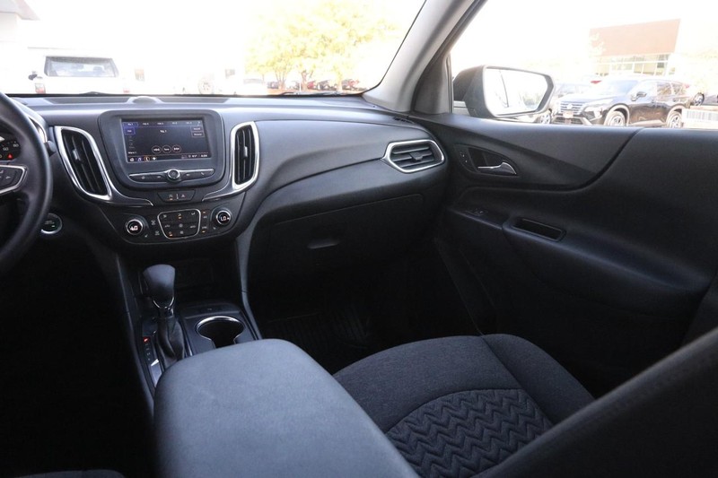 Chevrolet Equinox Vehicle Full-screen Gallery Image 25