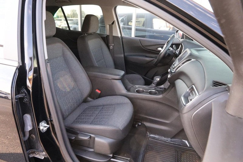 Chevrolet Equinox Vehicle Full-screen Gallery Image 26