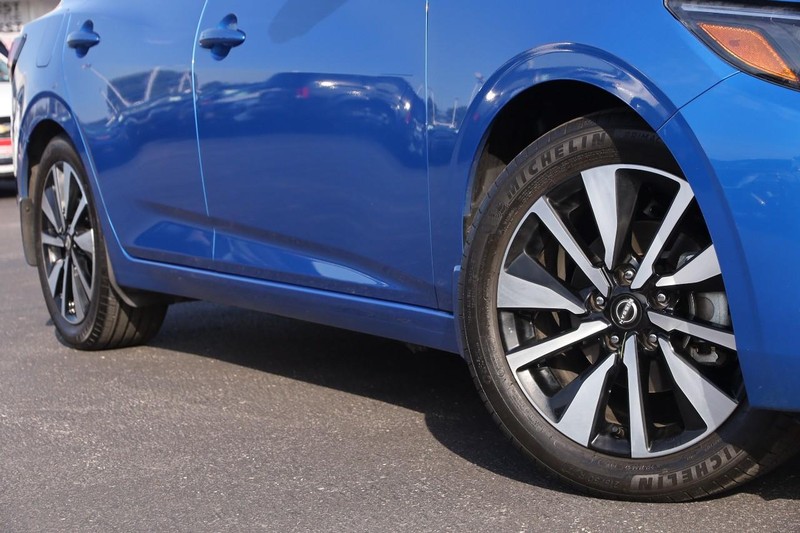 Nissan Sentra Vehicle Image 03