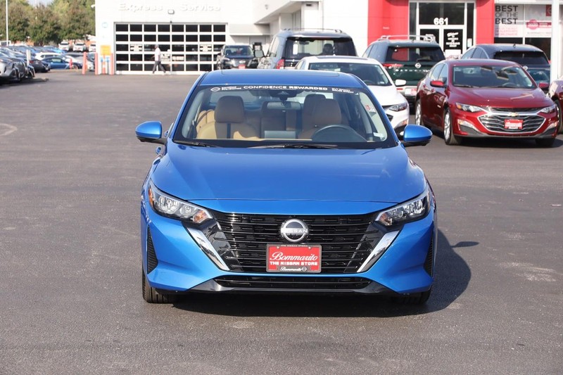 Nissan Sentra Vehicle Image 04