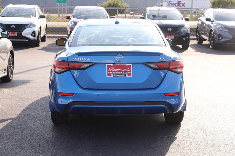 Nissan Sentra Vehicle Image 06
