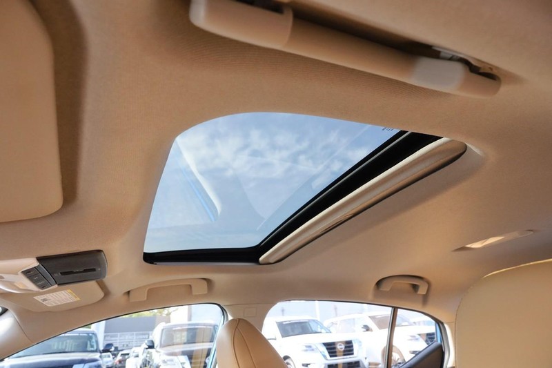 Nissan Sentra Vehicle Image 08