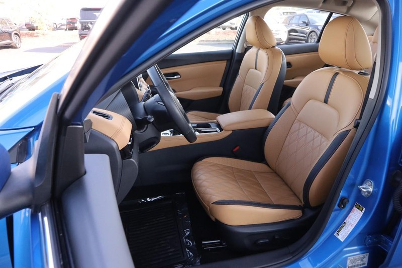 Nissan Sentra Vehicle Image 09