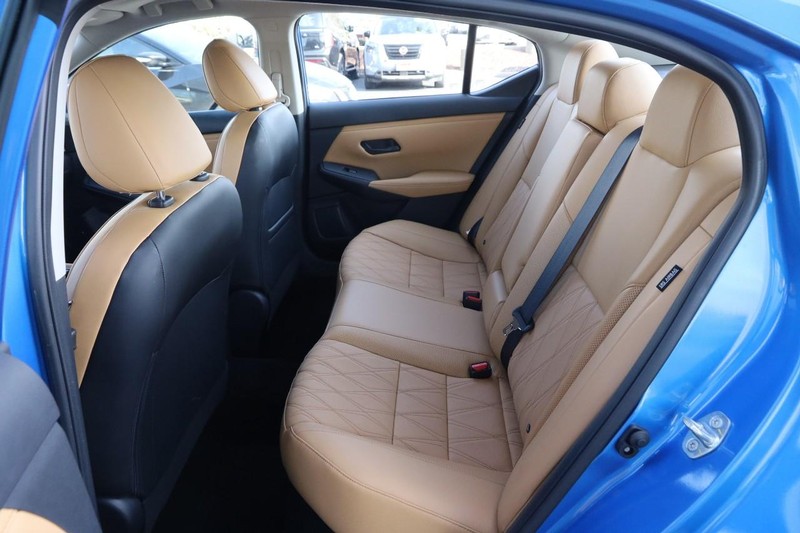 Nissan Sentra Vehicle Image 10