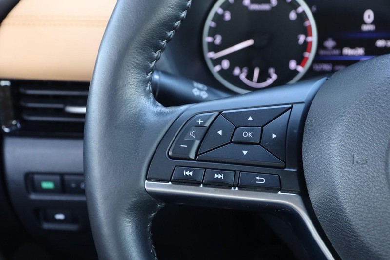 Nissan Sentra Vehicle Image 12