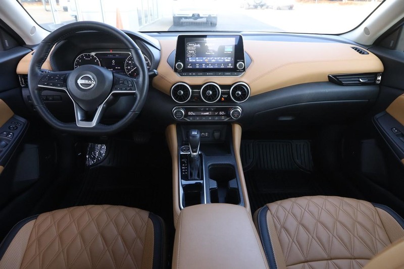 Nissan Sentra Vehicle Image 20