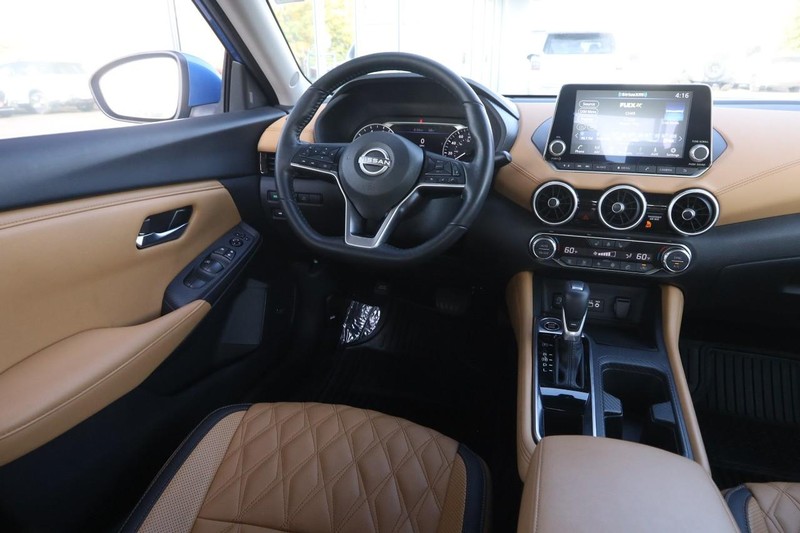 Nissan Sentra Vehicle Image 21