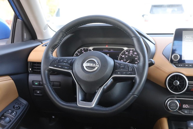 Nissan Sentra Vehicle Image 22