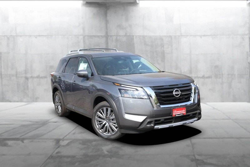 Nissan Pathfinder Vehicle Full-screen Gallery Image 2