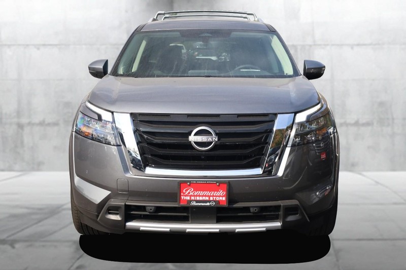 Nissan Pathfinder Vehicle Full-screen Gallery Image 4