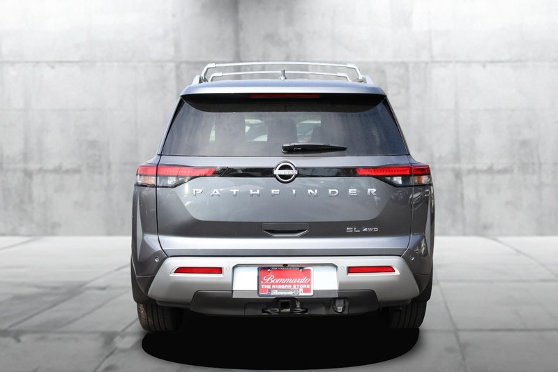 Nissan Pathfinder Vehicle Full-screen Gallery Image 6