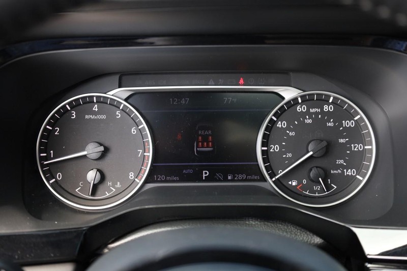 Nissan Pathfinder Vehicle Full-screen Gallery Image 14