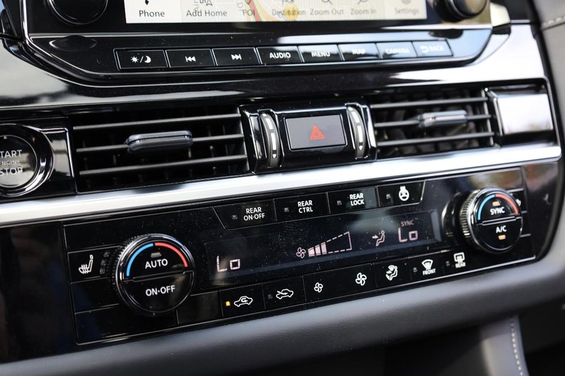 Nissan Pathfinder Vehicle Full-screen Gallery Image 18