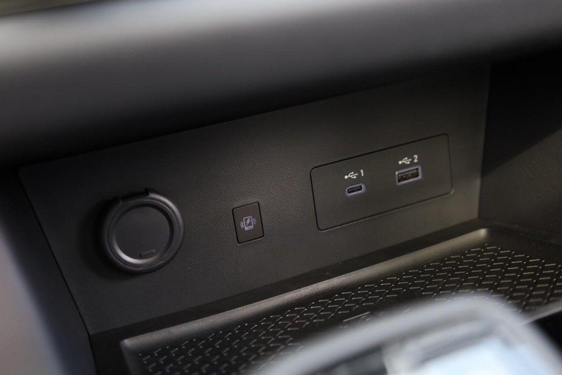 Nissan Pathfinder Vehicle Full-screen Gallery Image 19