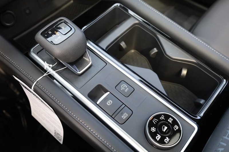 Nissan Pathfinder Vehicle Full-screen Gallery Image 20