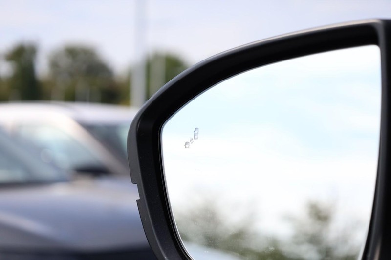 Nissan Pathfinder Vehicle Full-screen Gallery Image 24