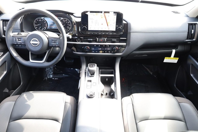 Nissan Pathfinder Vehicle Full-screen Gallery Image 27