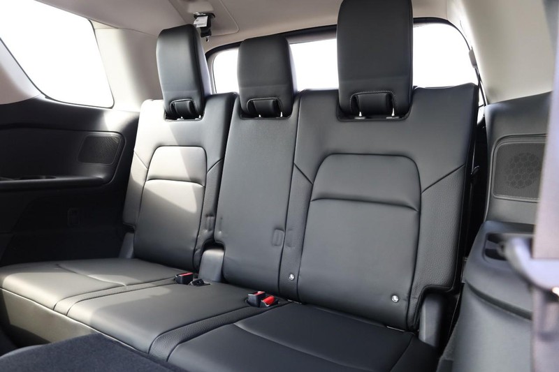 Nissan Pathfinder Vehicle Full-screen Gallery Image 30