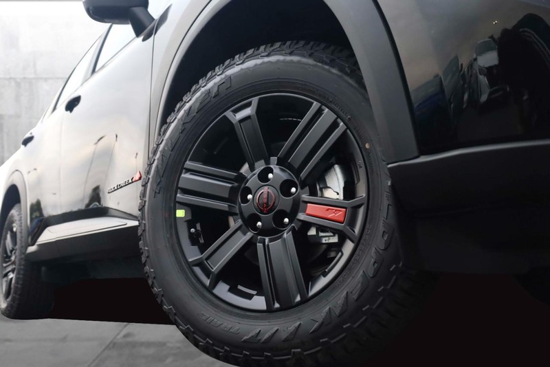 Nissan Rogue Vehicle Image 03