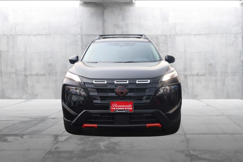 Nissan Rogue Vehicle Image 04