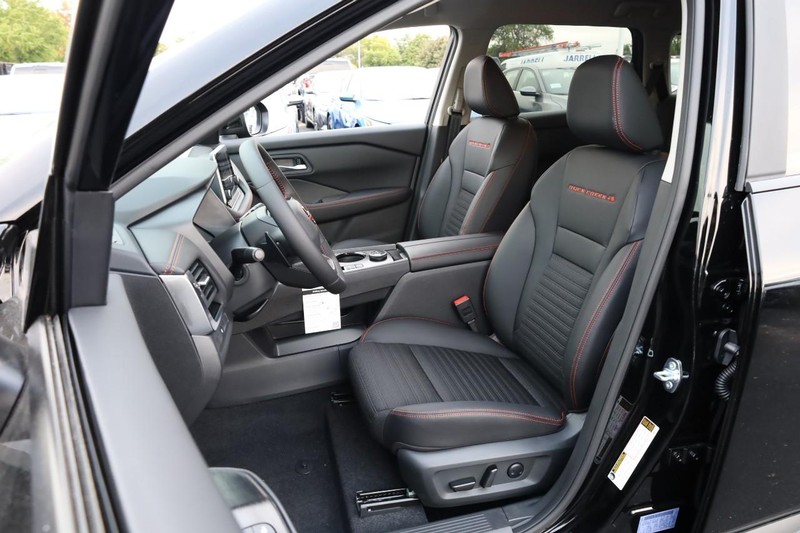 Nissan Rogue Vehicle Image 08