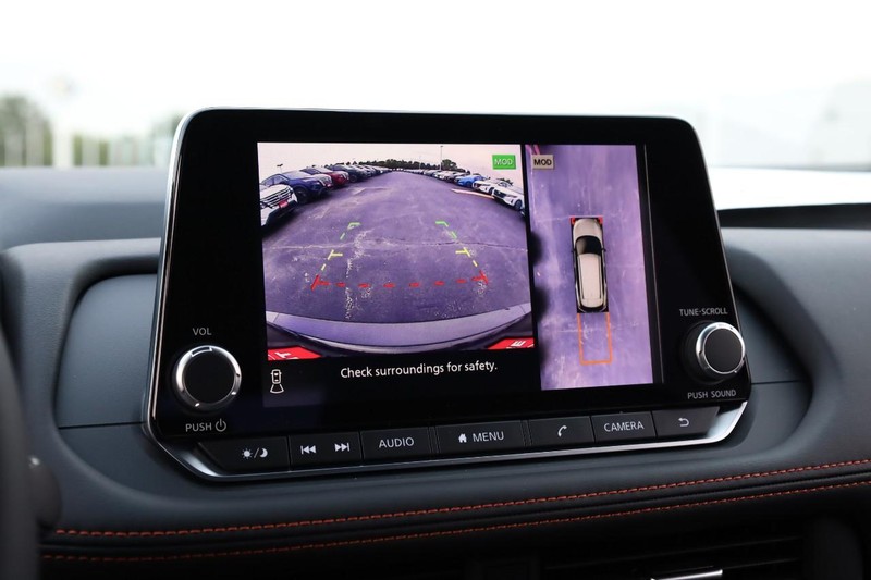 Nissan Rogue Vehicle Image 12