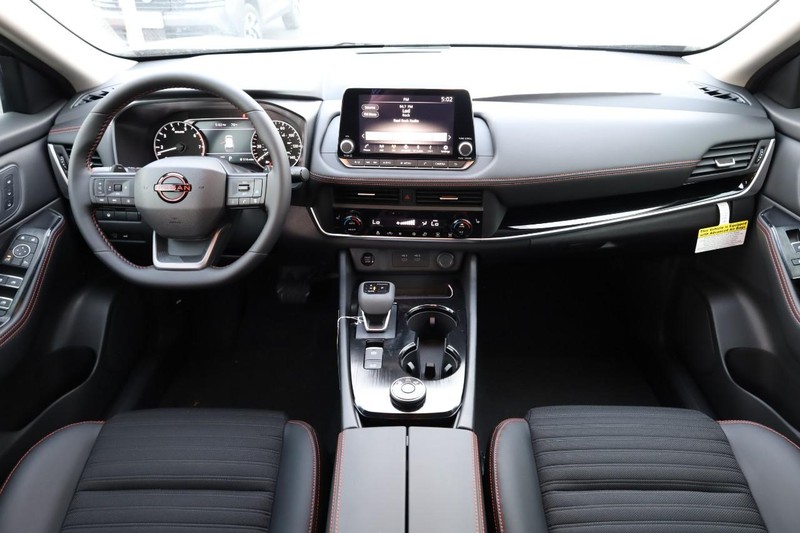 Nissan Rogue Vehicle Image 23