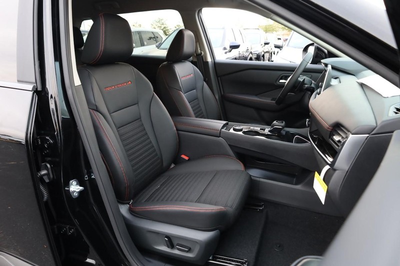 Nissan Rogue Vehicle Image 25