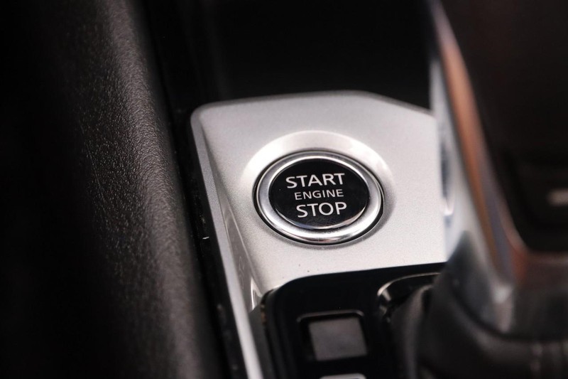 Nissan Altima Vehicle Full-screen Gallery Image 14